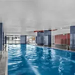 Cosy 1-Bed With 41St Floor City Views, Pool & Gym